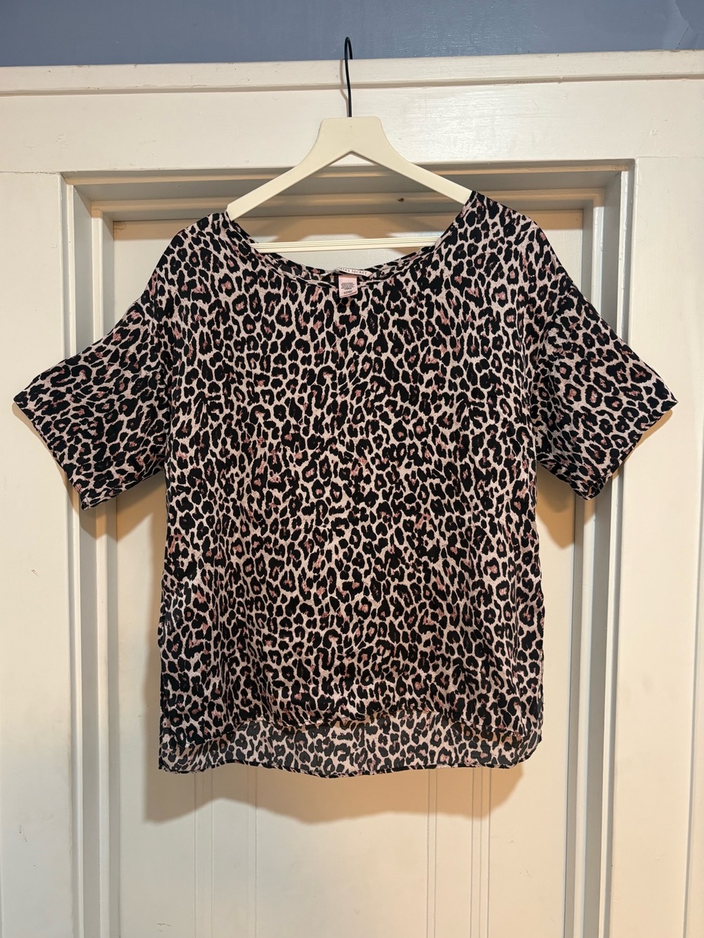 Victoria's Secret Luxe 100% Washable Silk Leopard Print Pyjama Top Size Small - Picture 3 of 10
